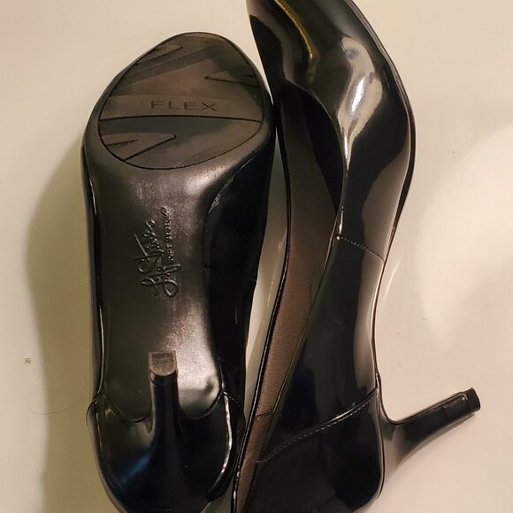 Life Stride Lively Black Patent Pump Size 8M - Picture 3 of 4